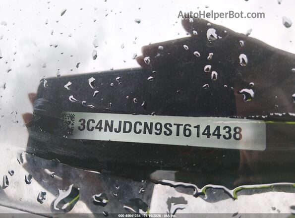 3C4NJDCN9ST614438 2025 JEEP COMPASS Red Вид підкапотного простору