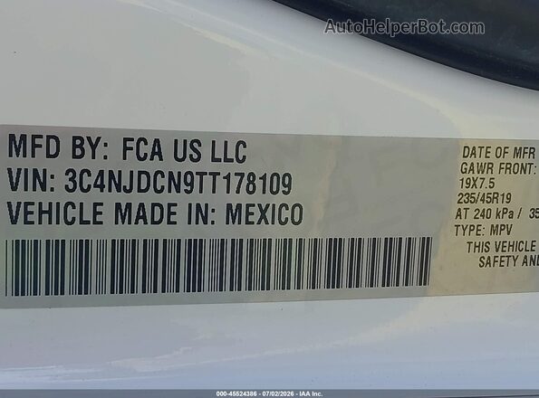 3C4NJDCN9TT178109 2026 JEEP COMPASS White Vista del compartimento del motor