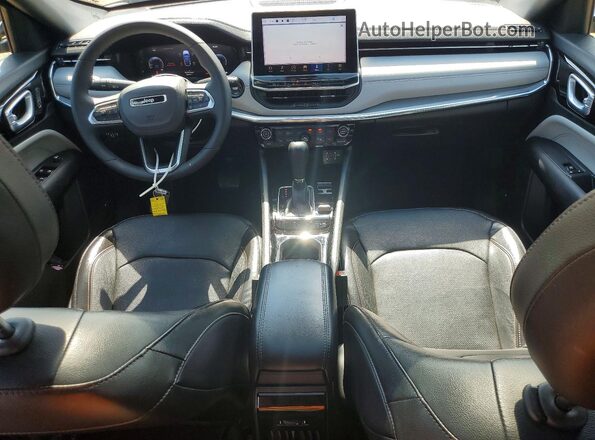3C4NJDCNXPT537764 2023 JEEP COMPASS Черный Вид панели приборов