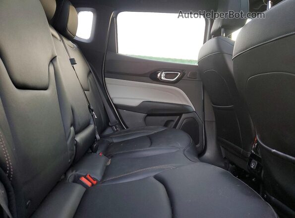 3C4NJDCNXRT167189 2024 JEEP COMPASS Silver Vista interior trasera