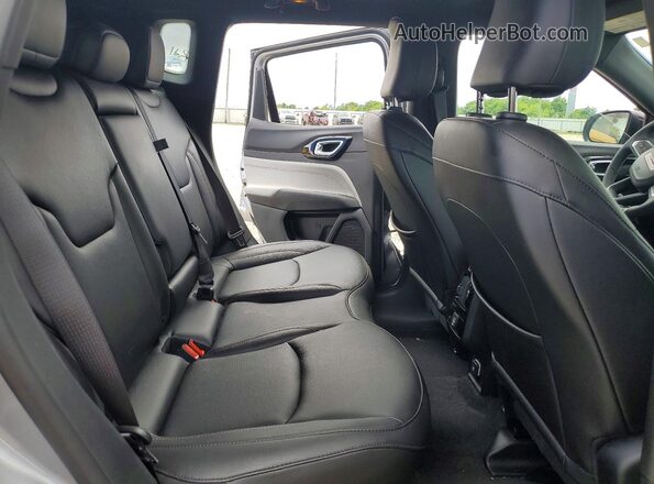 3C4NJDCNXRT586949 2024 JEEP COMPASS Silver Widok wnętrza z tyłu