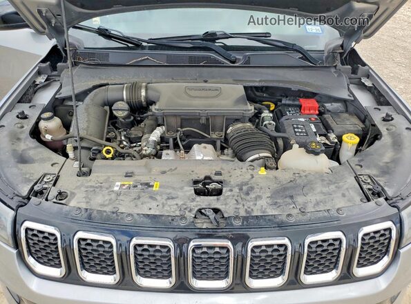 3C4NJDCNXRT586949 2024 JEEP COMPASS Silver Widok komory silnika