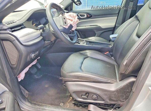 3C4NJDCNXST508077 2025 JEEP COMPASS Silver Front interior view