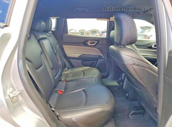 3C4NJDCNXST508077 2025 JEEP COMPASS Silver Rear seats view