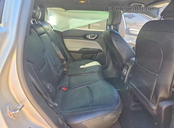 3C4NJDCNXST545999 2025 JEEP COMPASS Silver Vista interior trasera