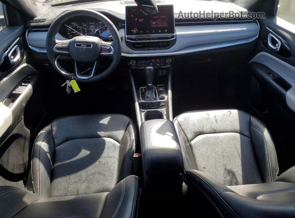 3C4NJDCNXST578680 2025 JEEP COMPASS Красный Вид панели приборов