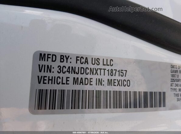 3C4NJDCNXTT187157 2026 JEEP COMPASS White Vista del compartimento del motor