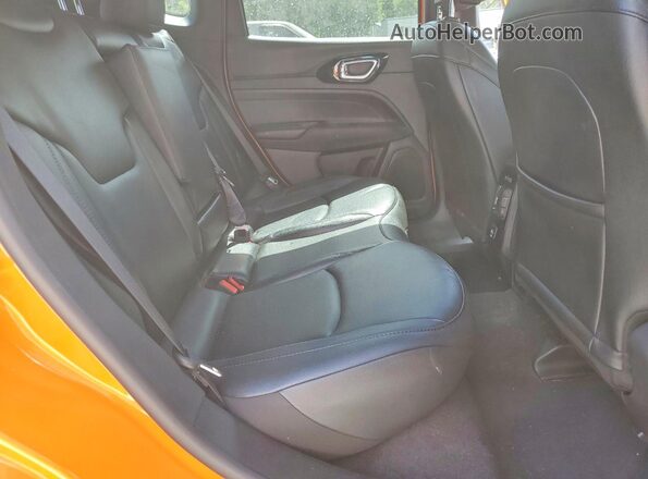 3C4NJDCNXTT188129 2026 JEEP COMPASS Orange Вид задньої частини салону