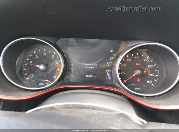 3C4NJDDB0JT174578 2018 JEEP COMPASS Silver Rear seats view