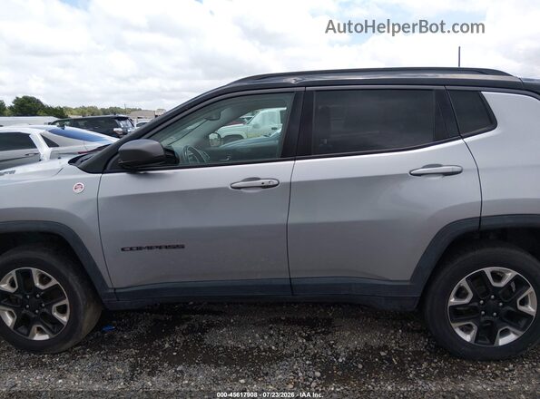 3C4NJDDB0JT174578 2018 JEEP COMPASS Silver 