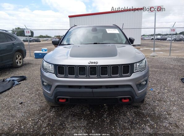 3C4NJDDB0JT174578 2018 JEEP COMPASS Silver Rear interior view