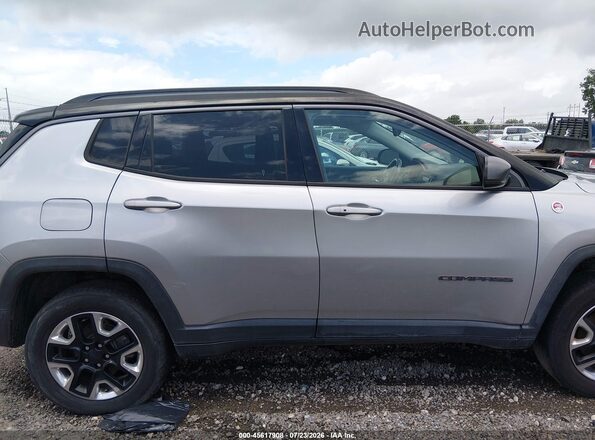 3C4NJDDB0JT174578 2018 JEEP COMPASS Silver 360 interior view