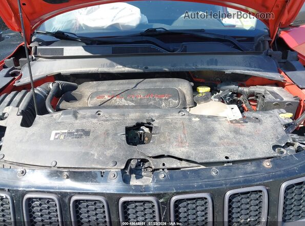 3C4NJDDB0JT255614 2018 JEEP COMPASS Orange Вид ззаду