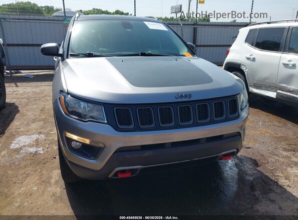 3C4NJDDB0KT765544 2019 JEEP COMPASS Silver Instrument cluster view
