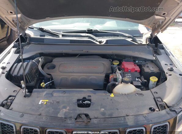 3C4NJDDB0KT765544 2019 JEEP COMPASS Silver Rear view