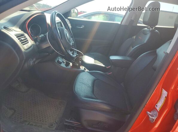 3C4NJDDB0MT545260 2021 JEEP COMPASS Orange Вид салону спереду