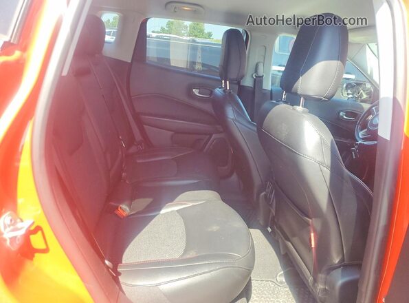 3C4NJDDB0MT545260 2021 JEEP COMPASS Orange Вид задньої частини салону