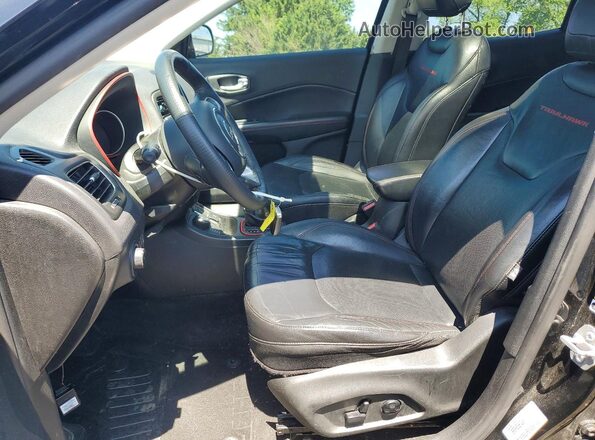 3C4NJDDB1HT681760 2017 JEEP COMPASS Черный Вид салона спереди