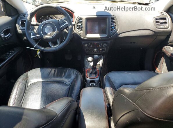 3C4NJDDB1HT681760 2017 JEEP COMPASS Черный Вид панели приборов