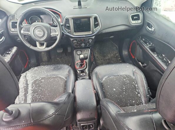 3C4NJDDB1JT199022 2018 JEEP COMPASS Red Dashboard view