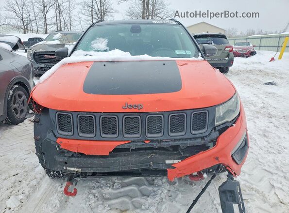 3C4NJDDB1JT199022 2018 JEEP COMPASS Red Front view