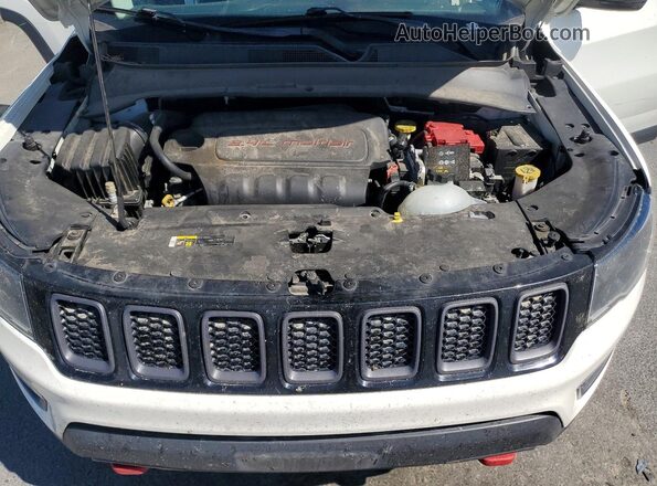 3C4NJDDB1LT170736 2020 JEEP COMPASS White Vista del compartimento del motor