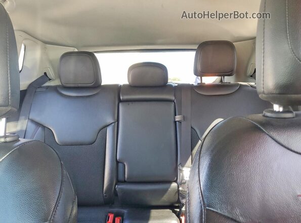 3C4NJDDB1LT170736 2020 JEEP COMPASS White Vista de los asientos traseros