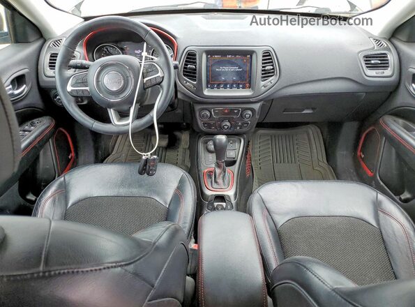 3C4NJDDB2HT630493 2017 JEEP COMPASS Black Dashboard view