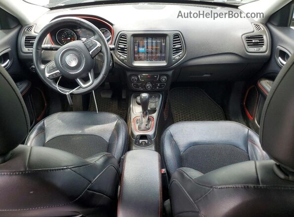 3C4NJDDB2HT646418 2017 JEEP COMPASS Black Dashboard view