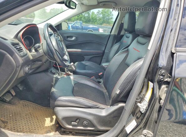 3C4NJDDB2HT646418 2017 JEEP COMPASS Black Front interior view