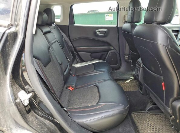 3C4NJDDB2HT646418 2017 JEEP COMPASS Black Rear interior view