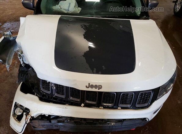 3C4NJDDB2JT179247 2018 JEEP COMPASS White ძრავის განყოფილების ხედი