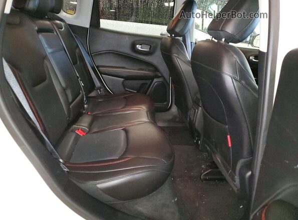 3C4NJDDB2JT179247 2018 JEEP COMPASS White უკანა სალონის ხედი