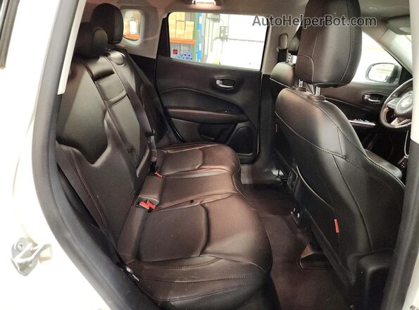 3C4NJDDB2JT501191 2018 JEEP COMPASS White უკანა სალონის ხედი