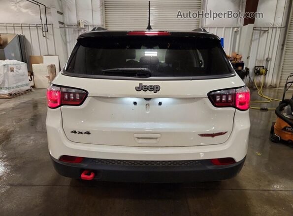 3C4NJDDB2JT501191 2018 JEEP COMPASS White უკანა ხედი