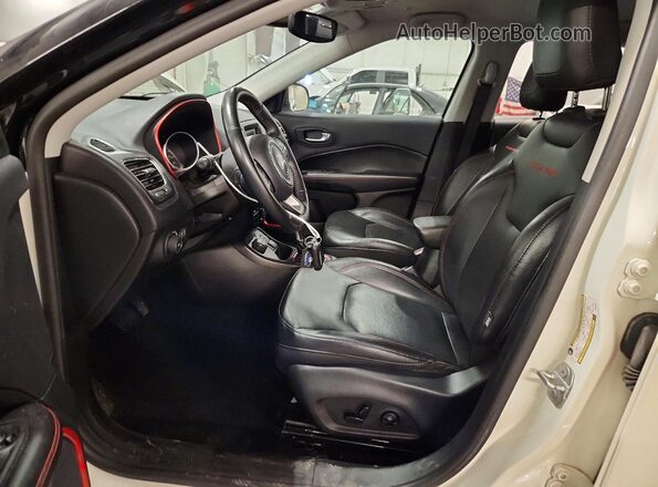 3C4NJDDB2JT501191 2018 JEEP COMPASS White წინა სალონის ხედი