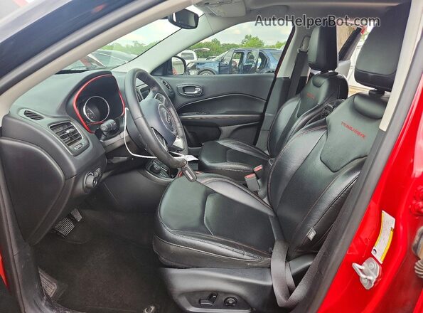 3C4NJDDB2KT599995 2019 JEEP COMPASS Red Вид салону спереду