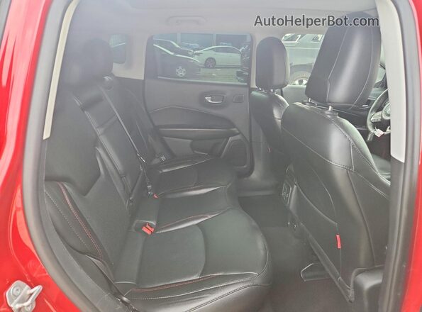 3C4NJDDB2KT599995 2019 JEEP COMPASS Red Вид задньої частини салону