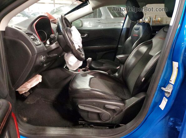 3C4NJDDB2KT776013 2019 JEEP COMPASS Blue Front interior view