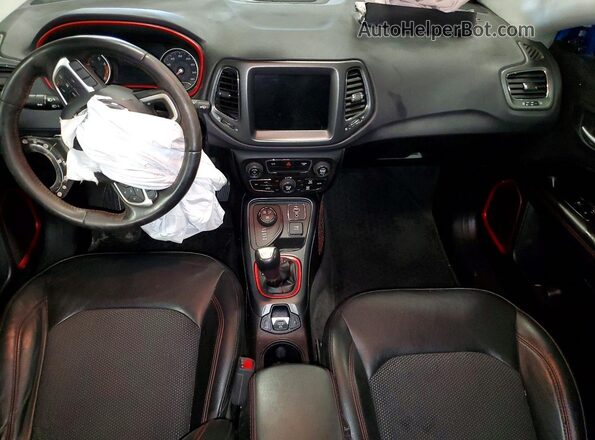 3C4NJDDB2KT776013 2019 JEEP COMPASS Blue Dashboard view