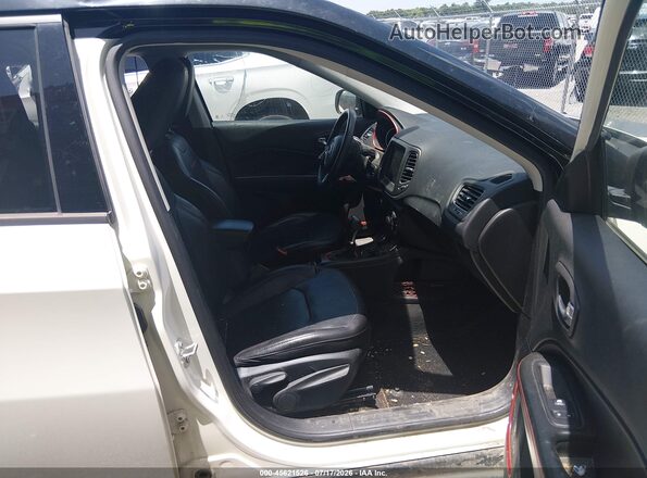 3C4NJDDB2LT125434 2020 JEEP COMPASS White Вид салону спереду