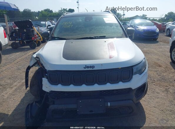 3C4NJDDB2NT158579 2022 JEEP COMPASS White Widok zestawu wskaźników