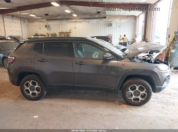 3C4NJDDB2NT186429 2022 JEEP COMPASS Gray Widok wnętrza z tyłu