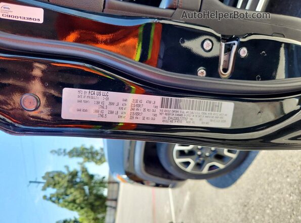 3C4NJDDB3LT177767 2020 JEEP COMPASS Black VIN sticker view