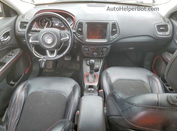 3C4NJDDB3LT233299 2020 JEEP COMPASS Черный Вид панели приборов