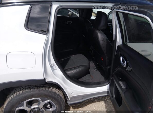3C4NJDDB3NT203609 2022 JEEP COMPASS White Vista de la etiqueta del VIN