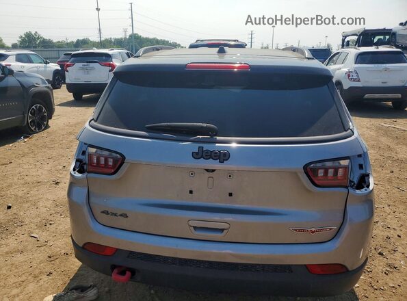 3C4NJDDB4HT624873 2017 JEEP COMPASS Silver Widok z tyłu