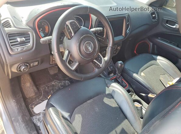 3C4NJDDB4HT624873 2017 JEEP COMPASS Silver Widok deski rozdzielczej