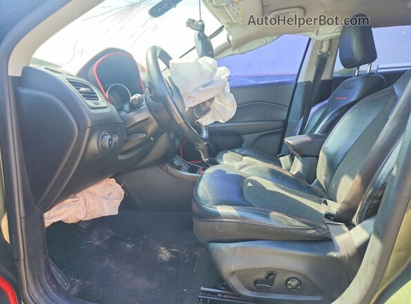 3C4NJDDB4JT373648 2018 JEEP COMPASS Green Սալոնի դիմացի տեսք