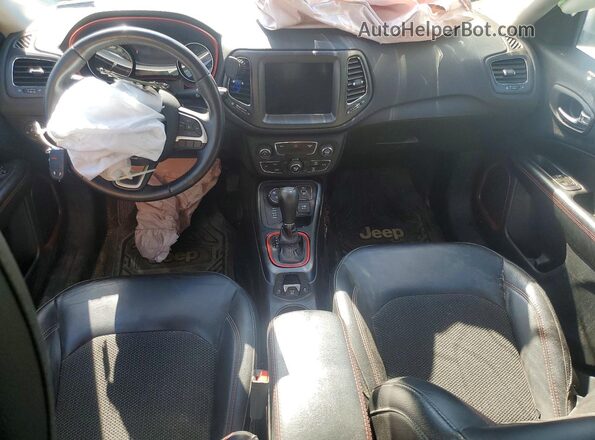 3C4NJDDB4KT667889 2019 JEEP COMPASS Белый Вид панели приборов